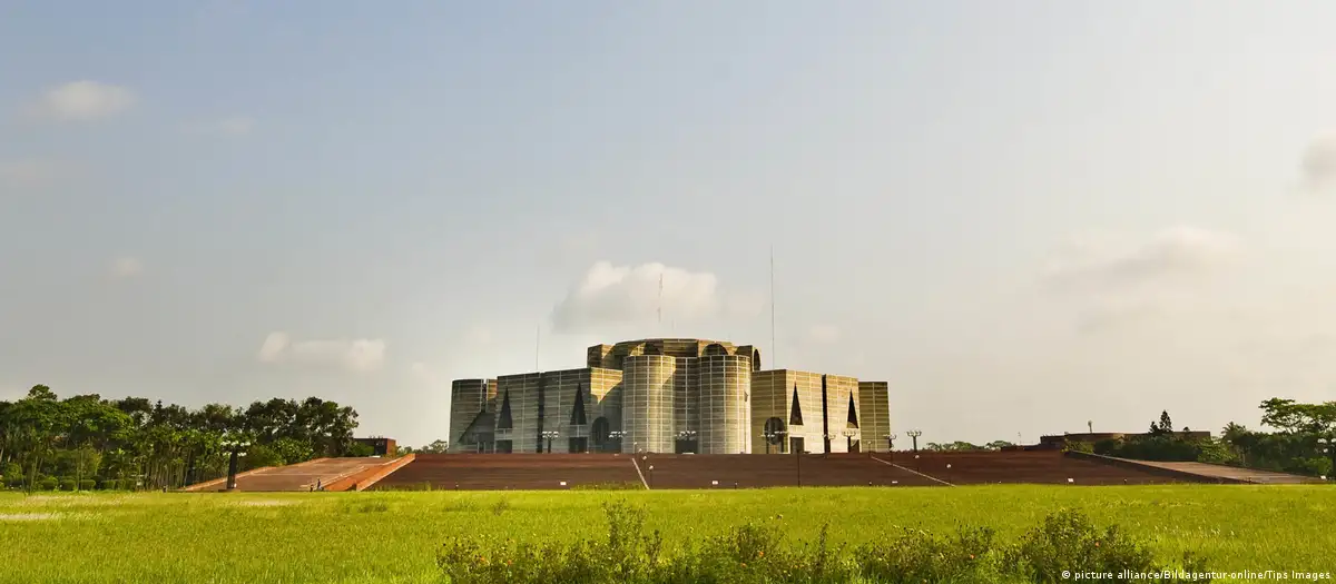 ‘হাইব্রিড রেজিমে বাংলাদেশ’