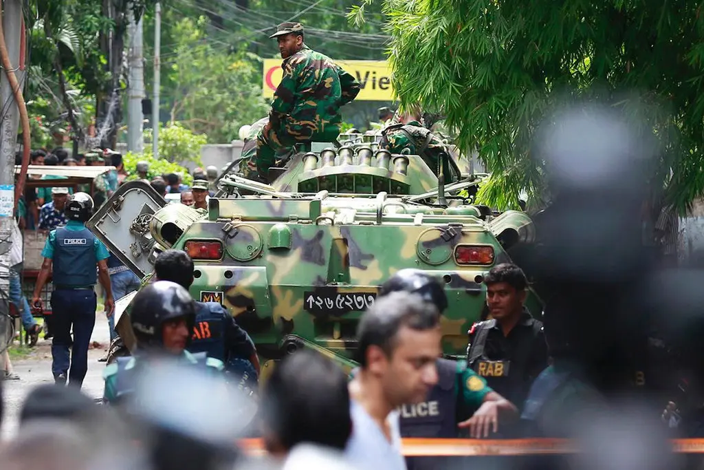 Bangladeshi Troops Move to End Hostage Standoff