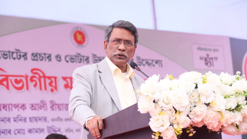 ‘হ্যাঁ’ ভোটের পক্ষে প্রচারে সরকারি কর্মকর্তাদের আইনগত বাধা নেই: আলী রীয়াজ