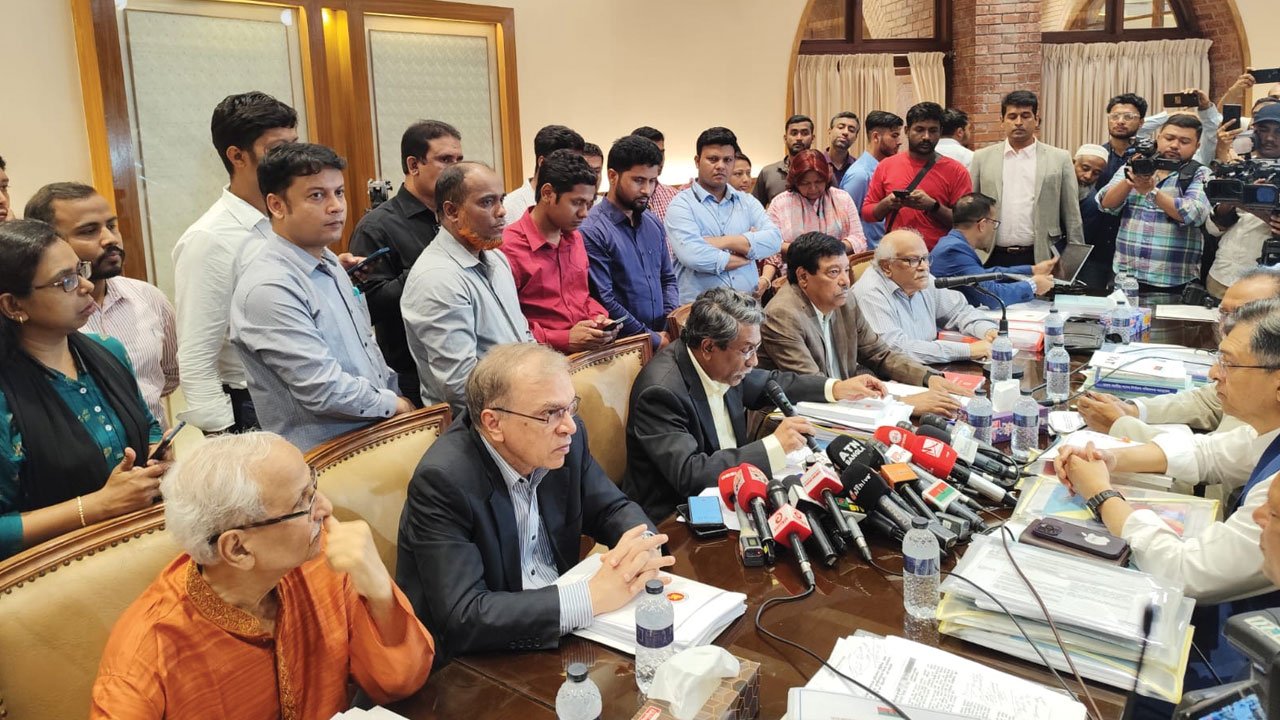 রাজনৈতিক দলগুলোর আলোচনায় নতুন প্রস্তাব এসেছে : আলী রীয়াজ