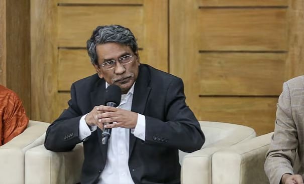 ‘সংবিধান আদেশ’ জারির সুপারিশ করতে পারে কমিশন: আলী রীয়াজ