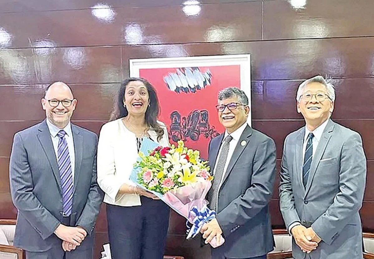 দেশের রাজনীতিতে বিদেশিদের হস্তক্ষেপ কি নতুন কিছু, সামনে কী