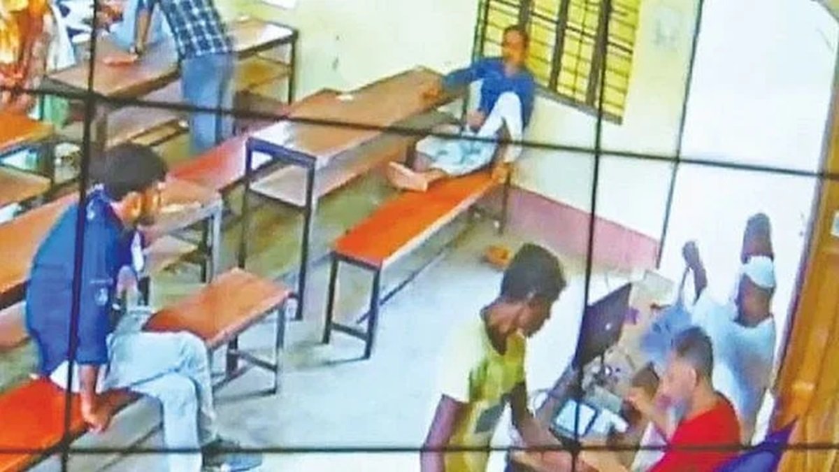 Suspending the polls won't boost confidence in the EC