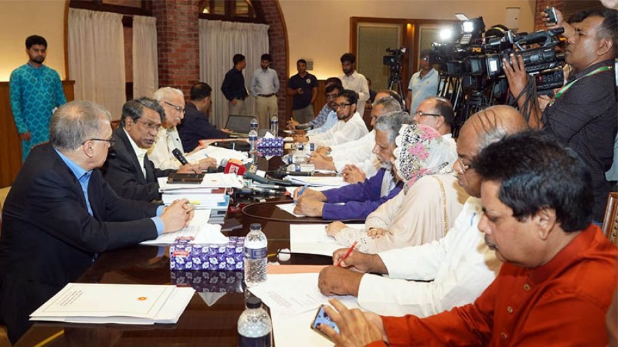 গণতান্ত্রিক ব্যবস্থা প্রতিষ্ঠায় রাজনৈতিক দলগুলো ছাড় দেবে, আশা আলী রীয়াজের