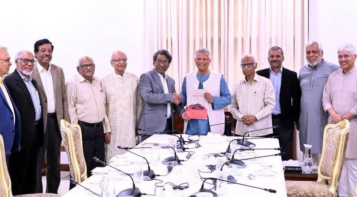 জুলাই সনদ বাস্তবায়নের উপায় নিয়ে সুপারিশ জমা দিয়েছে ঐকমত্য কমিশন