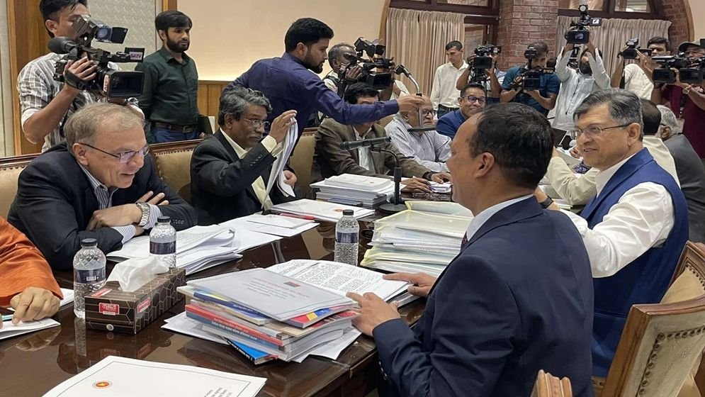 প্রধান উপদেষ্টার দিকনির্দেশনা মেনেই বৈঠক হচ্ছে: আলী রীয়াজ