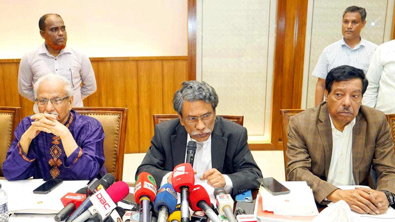 জনমানুষের ঐক্যের মাধ্যমে নতুন বাংলাদেশ বিনির্মাণে অগ্রসর হতে পারব: আলী রীয়াজ