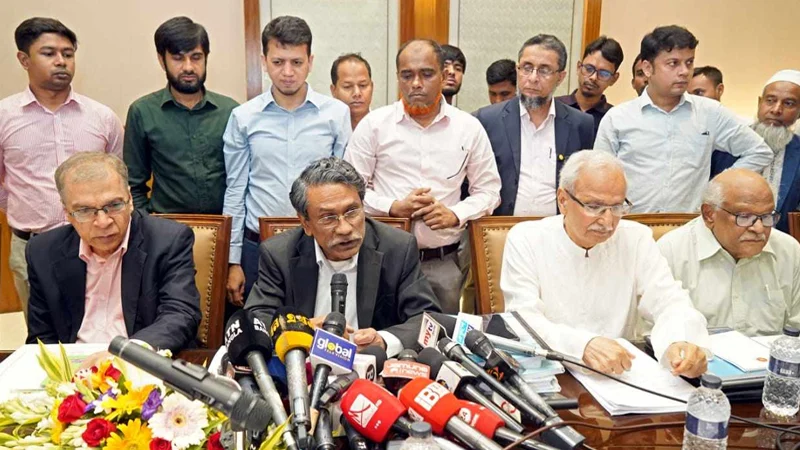 গণতান্ত্রিক সংগ্রামের মাধ্যমে অর্জিত বিজয়কে ভূলণ্ঠিত করা হয়েছে: আলী রীয়াজ